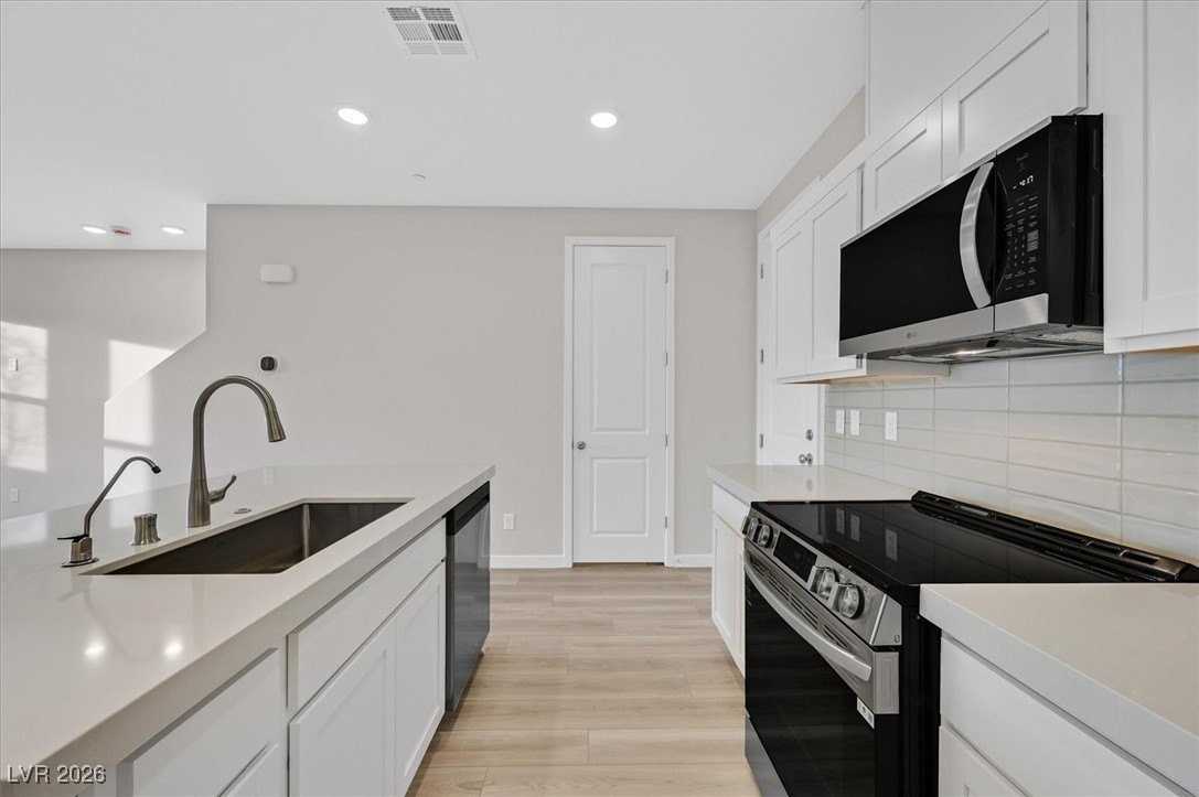 8925 Grabill Spruce - Photo 4 of 37