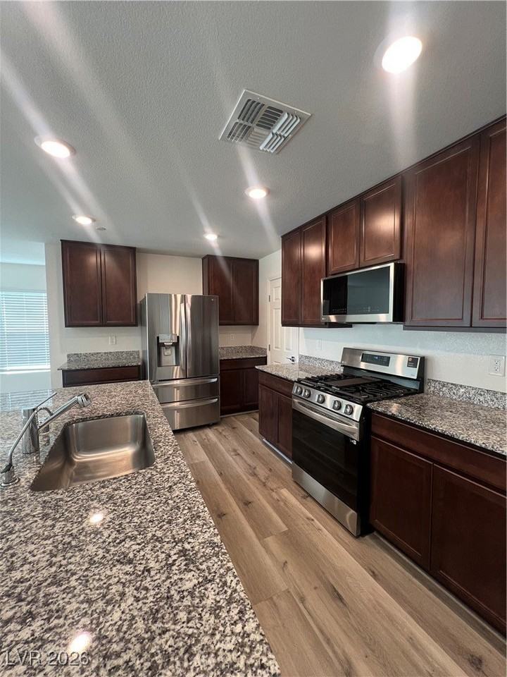 6869 Calvitero St - Photo 5 of 32