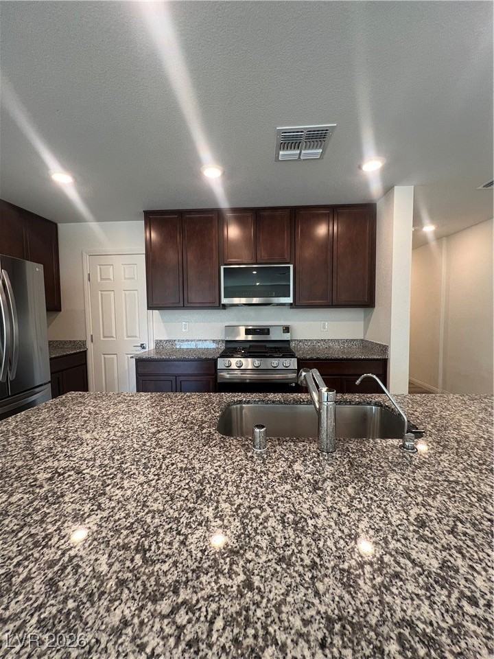 6869 Calvitero St - Photo 6 of 32