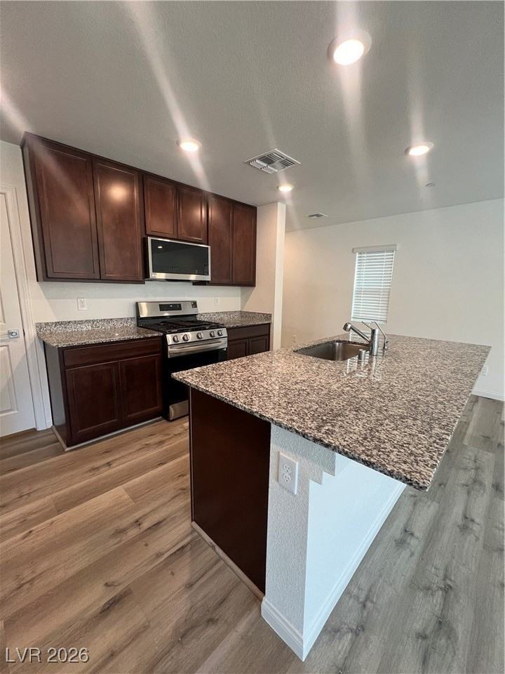 6869 Calvitero St - Photo 7 of 32