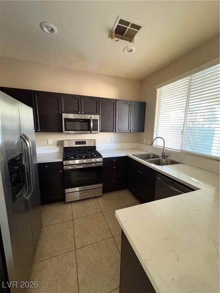 182 Rusty Plank Ave - Photo 3 of 15