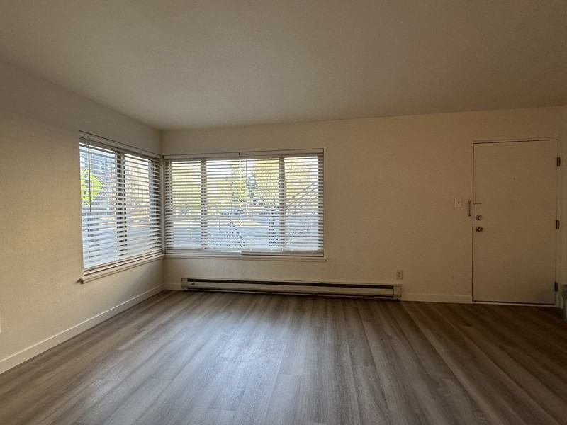 5926 Fauntleroy Way Sw - Photo 2 of 12