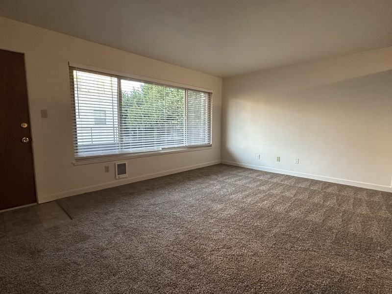 5926 Fauntleroy Way Sw - Photo 2 of 12