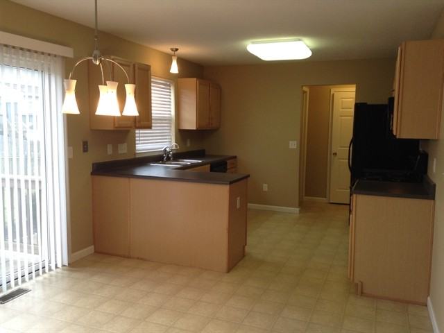 206 Coyote Dr - Photo 2 of 12