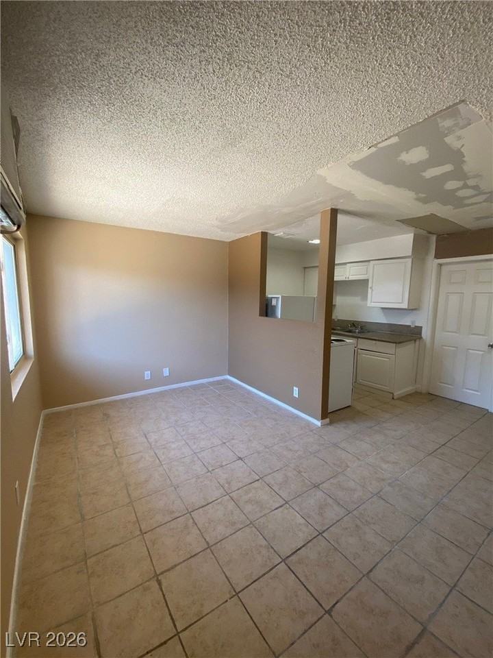 236 W Philadelphia Ave #4 - Photo 4 of 13