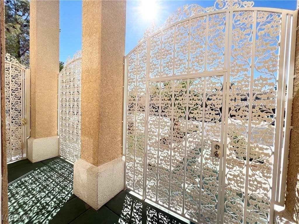 7882 Tahoe Ridge Ct - Photo 4 of 38