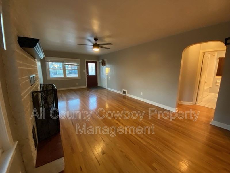 209 E 2nd Ave - Photo 4 of 14