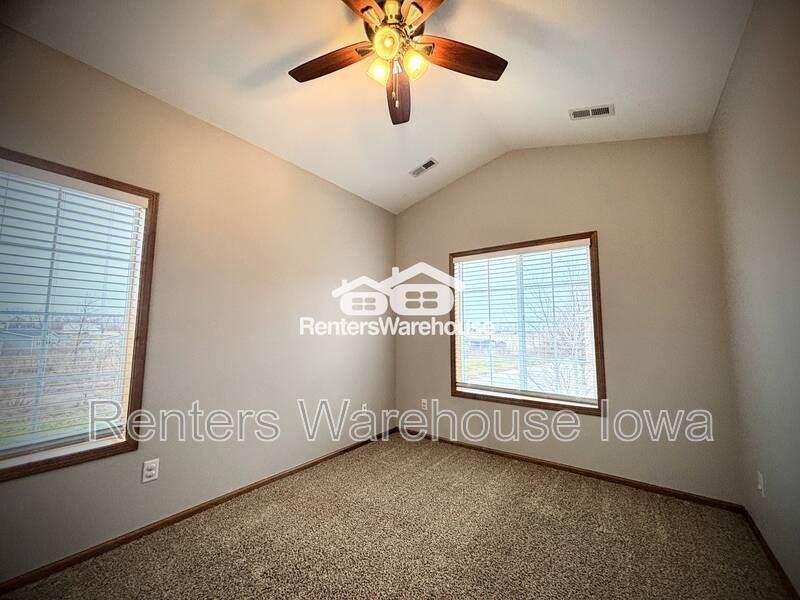 2000 Meadow Ct #512 - Photo 4 of 17