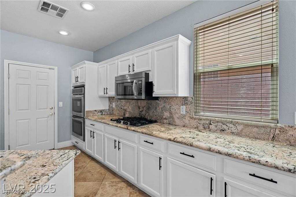 10281 Wolves Den Ln - Photo 4 of 50