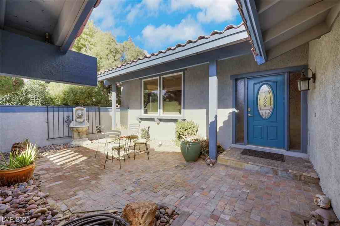 5844 Buhl Ct - Photo 3 of 43