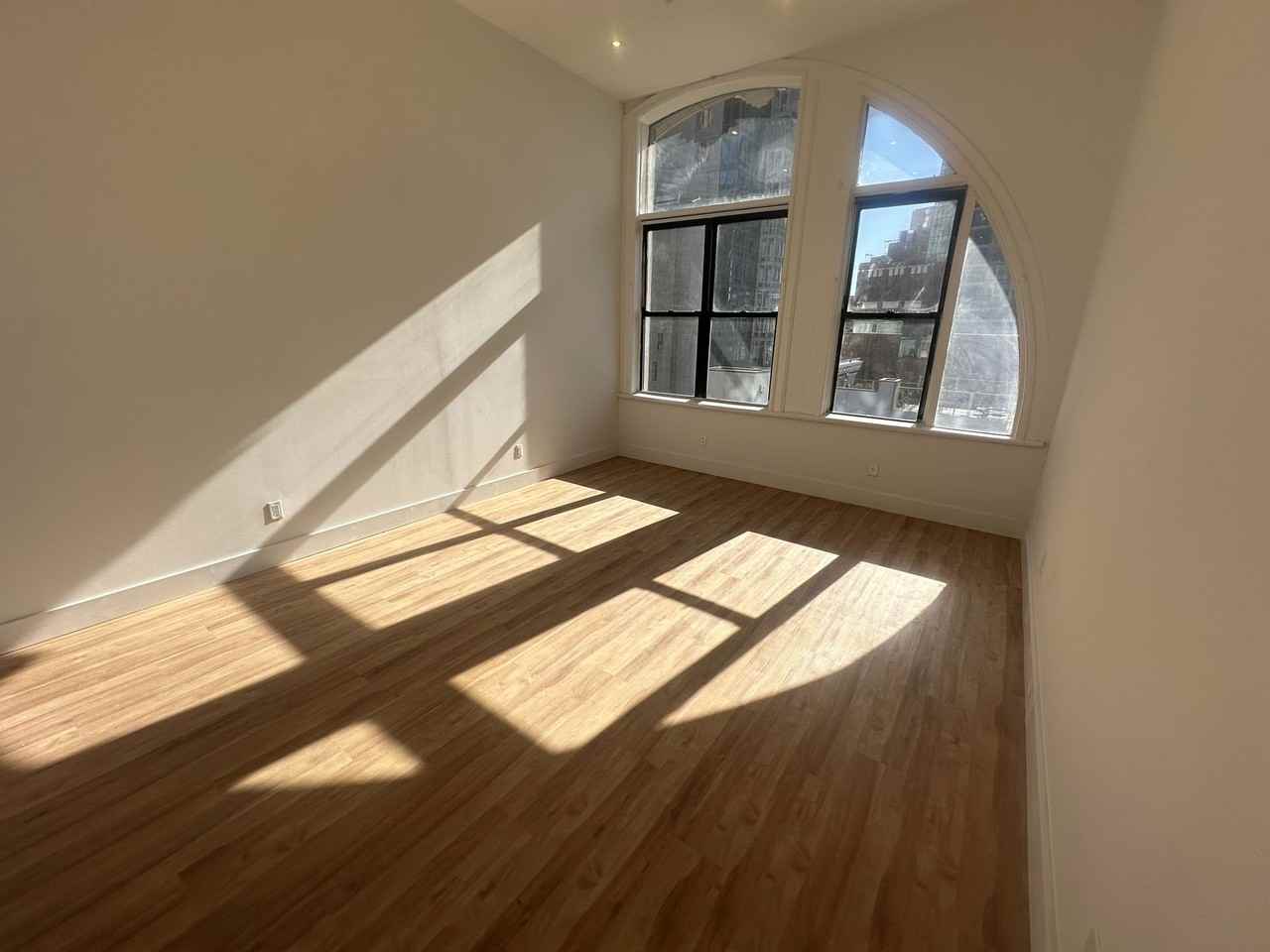 81 Willoughby St #507