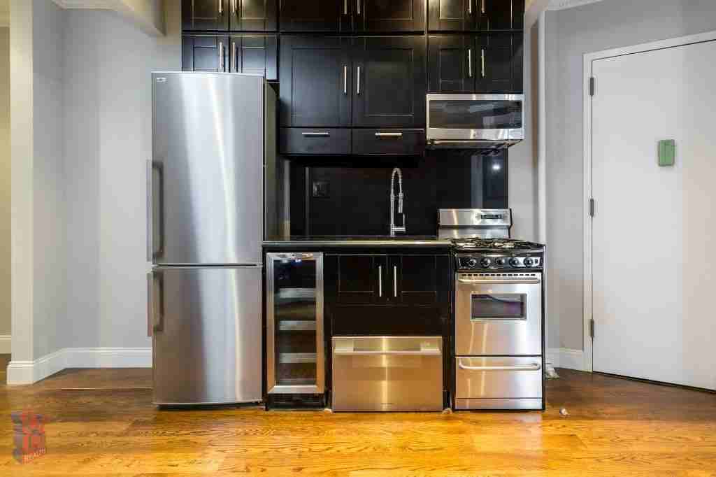 W 103rd St #3FW - Photo 6 of 8