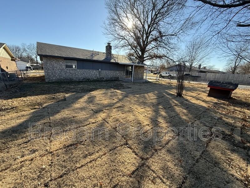 11807 E 38th St - Photo 2 of 14