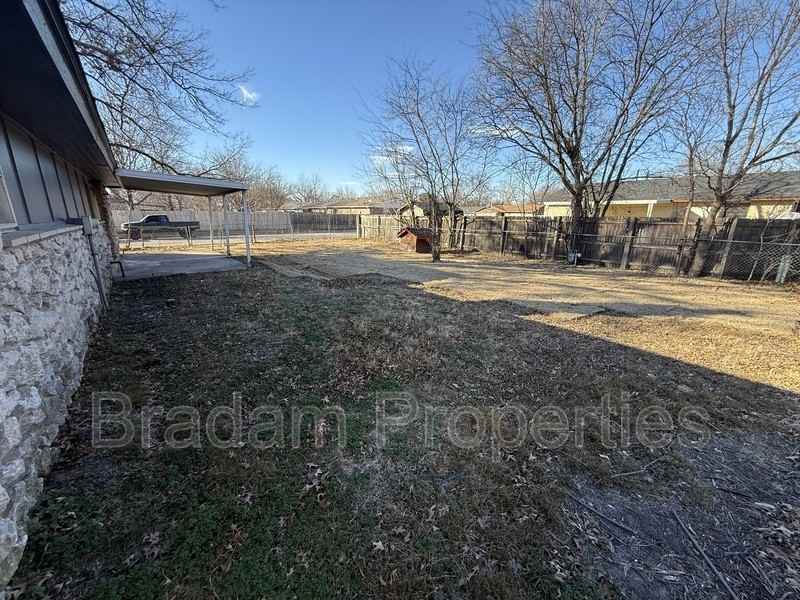 11807 E 38th St - Photo 3 of 14