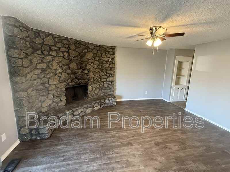 11807 E 38th St - Photo 4 of 14