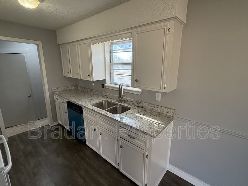 11807 E 38th St - Photo 6 of 14