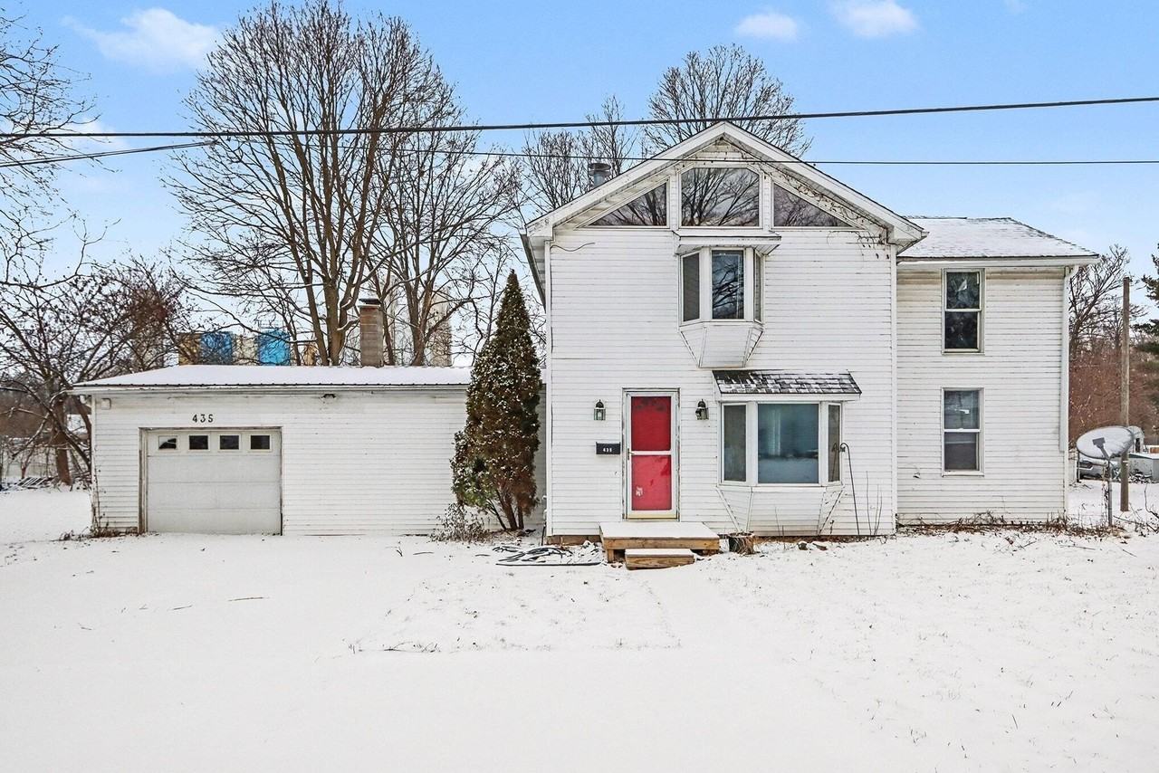 435 Prospect St - Photo 2 of 20