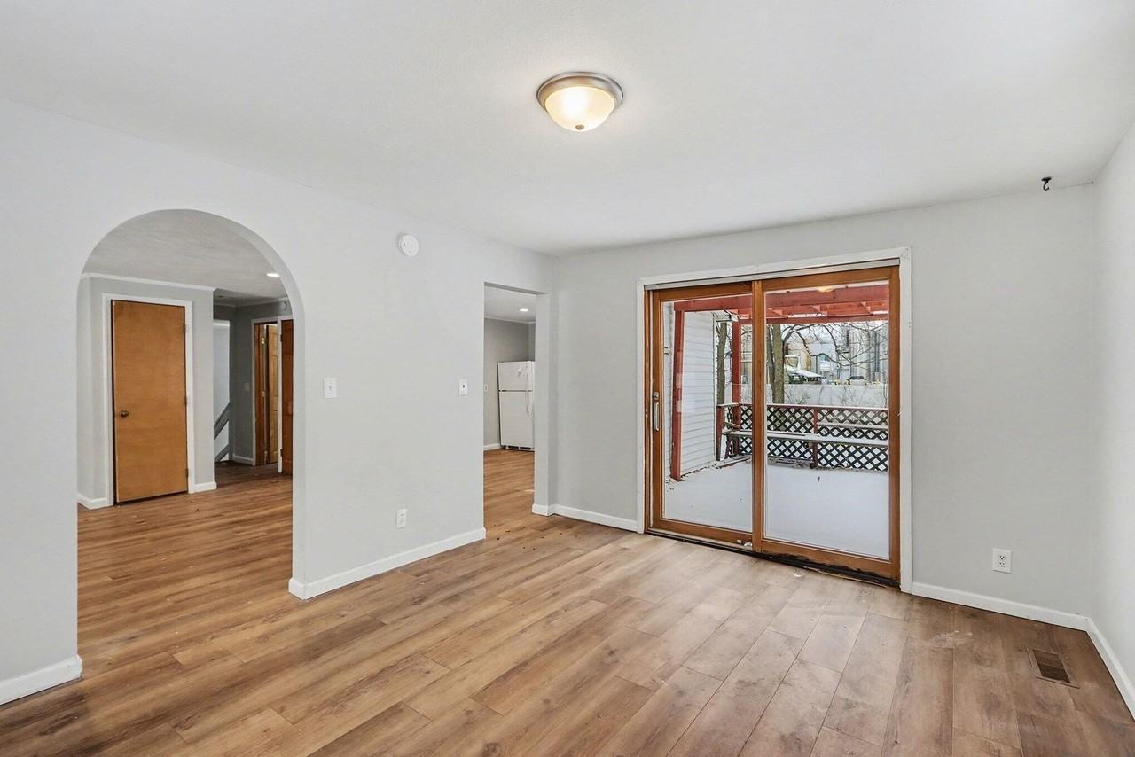 435 Prospect St - Photo 4 of 20