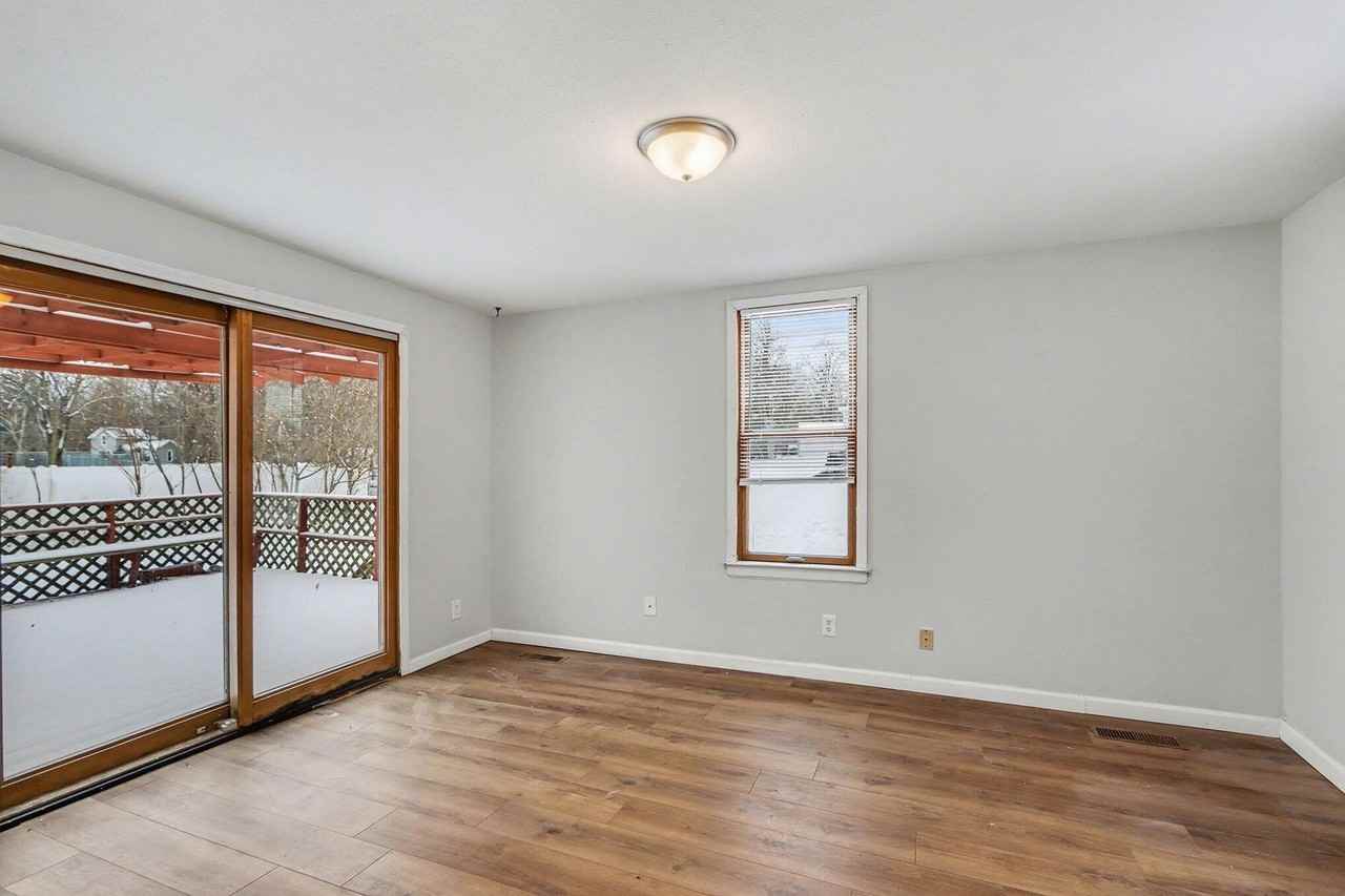 435 Prospect St - Photo 5 of 20