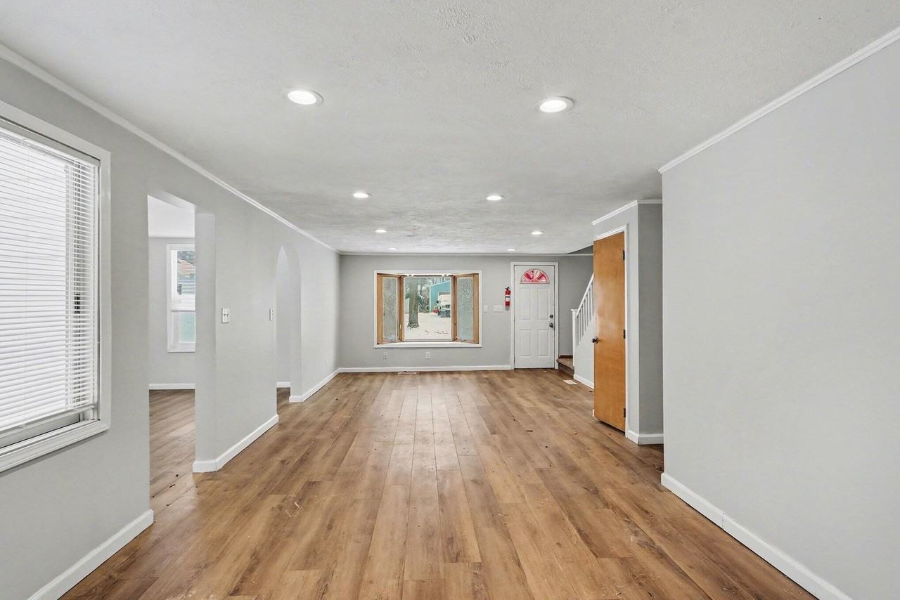 435 Prospect St - Photo 6 of 20