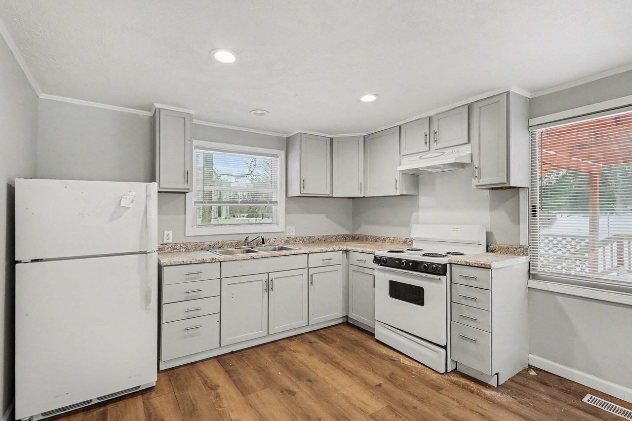 435 Prospect St - Photo 7 of 20