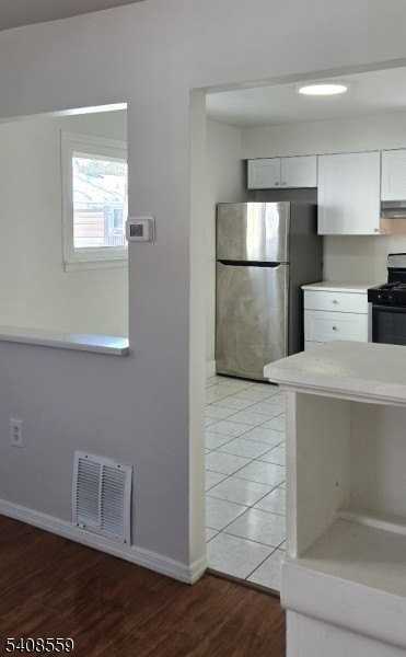 260 Everett Rd - Photo 2 of 33