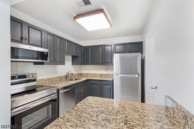 355 Potomac Dr - Photo 4 of 28