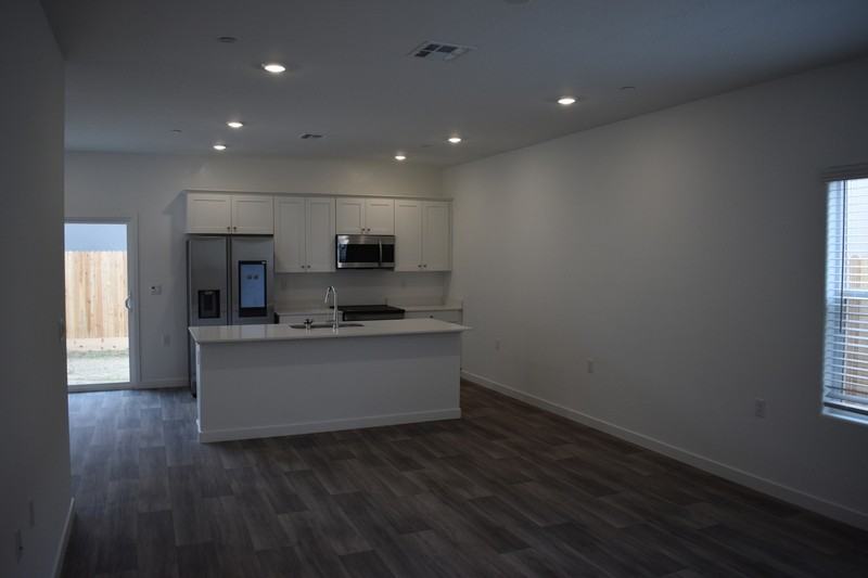 4472 N San Miguel Ave - Photo 7 of 31