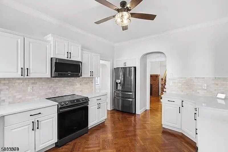 510 Center St - Photo 4 of 15