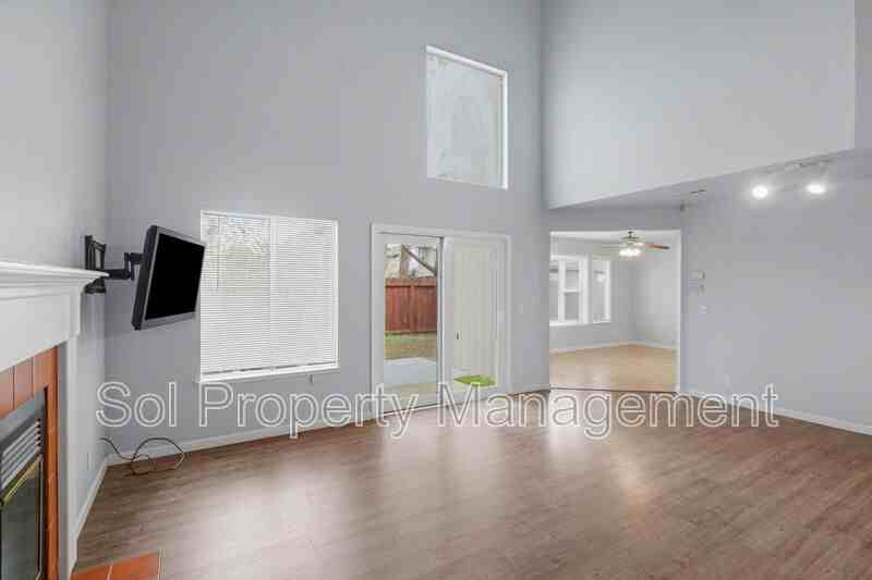 1638 Schooner Ct - Photo 4 of 26