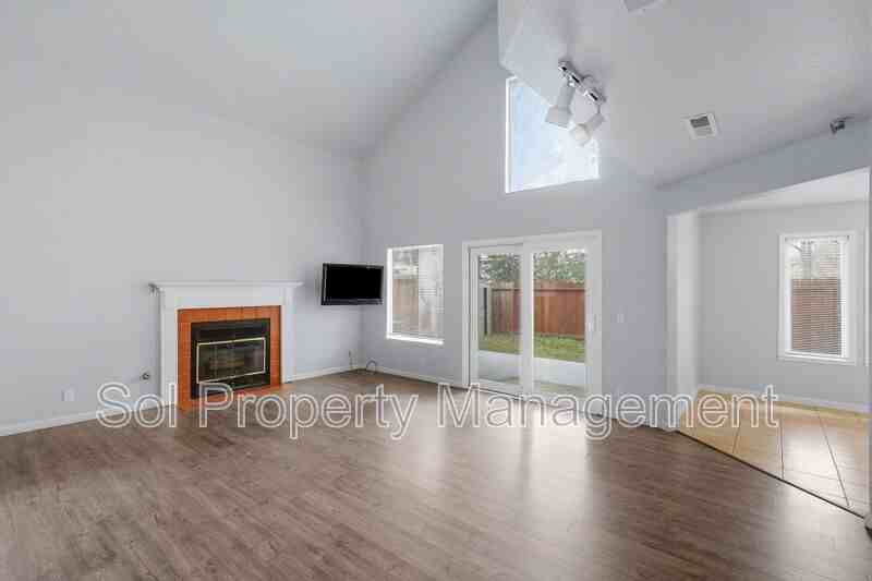 1638 Schooner Ct - Photo 5 of 26