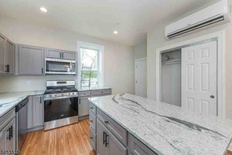 124 Main St - Photo 4 of 13