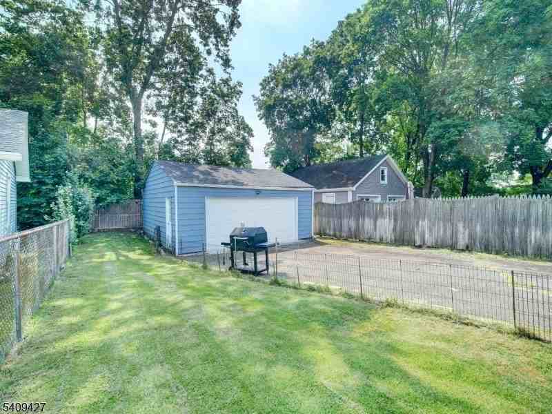 415 Orange Rd - Photo 7 of 27