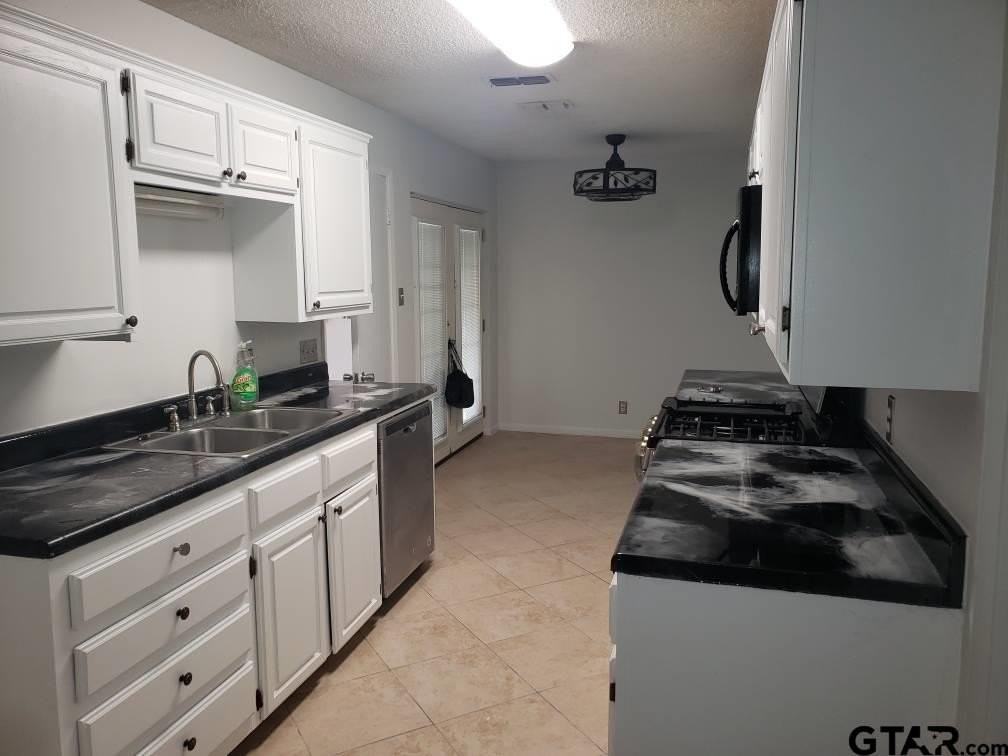 6027 Whispering Ln - Photo 4 of 29