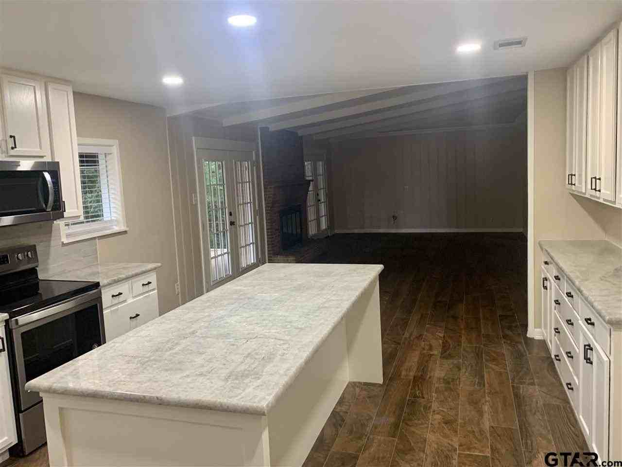 1823 Overbrook Dr - Photo 2 of 20