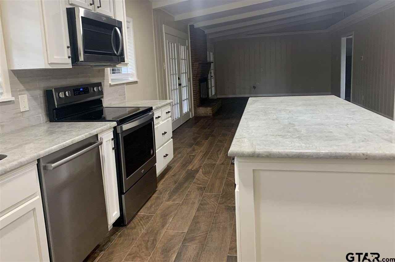 1823 Overbrook Dr - Photo 4 of 20