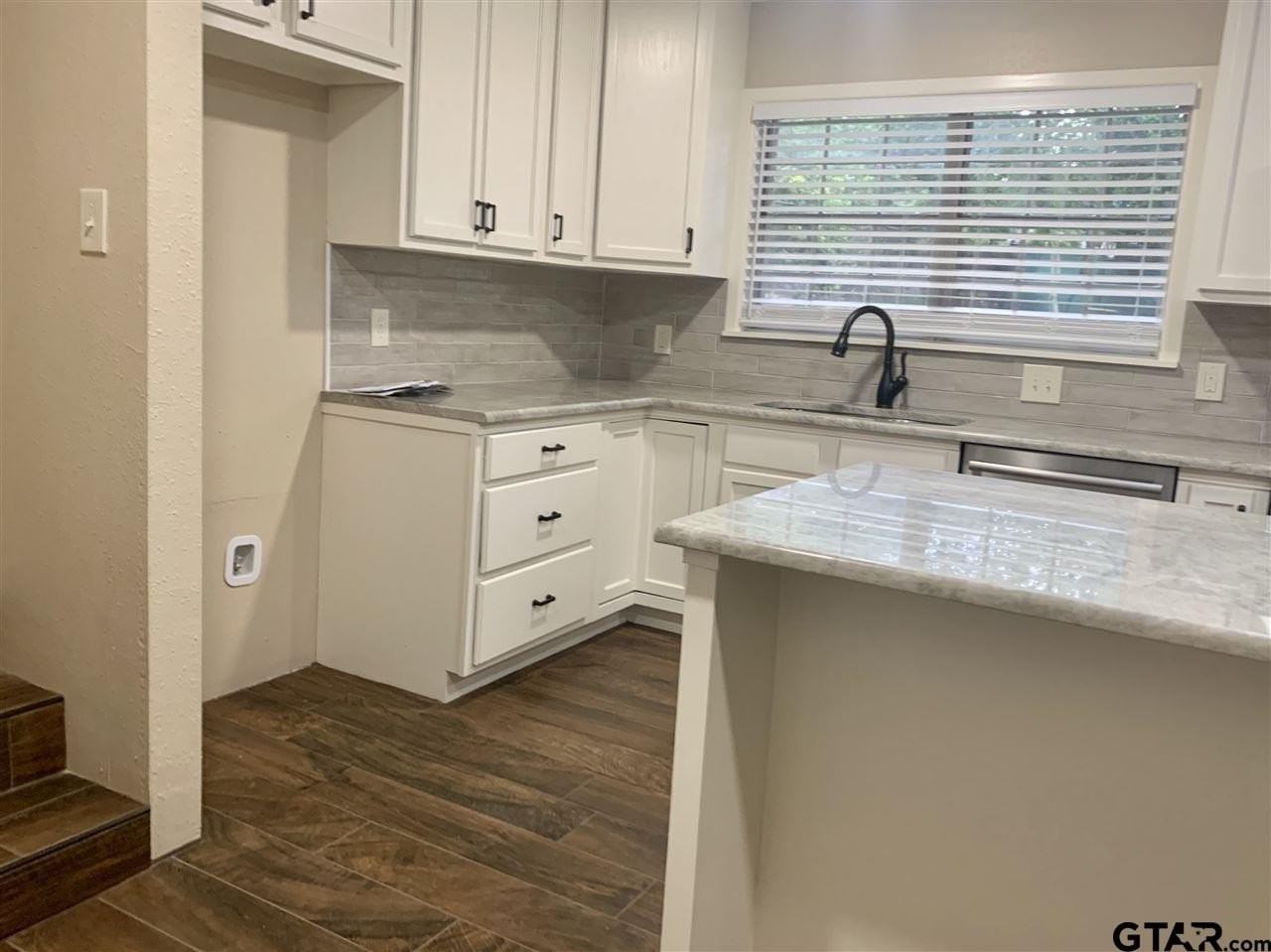 1823 Overbrook Dr - Photo 5 of 20