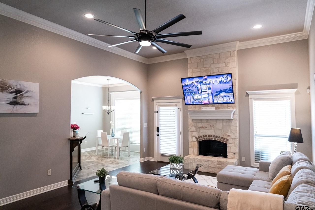 7352 Kingsport Ln - Photo 2 of 45