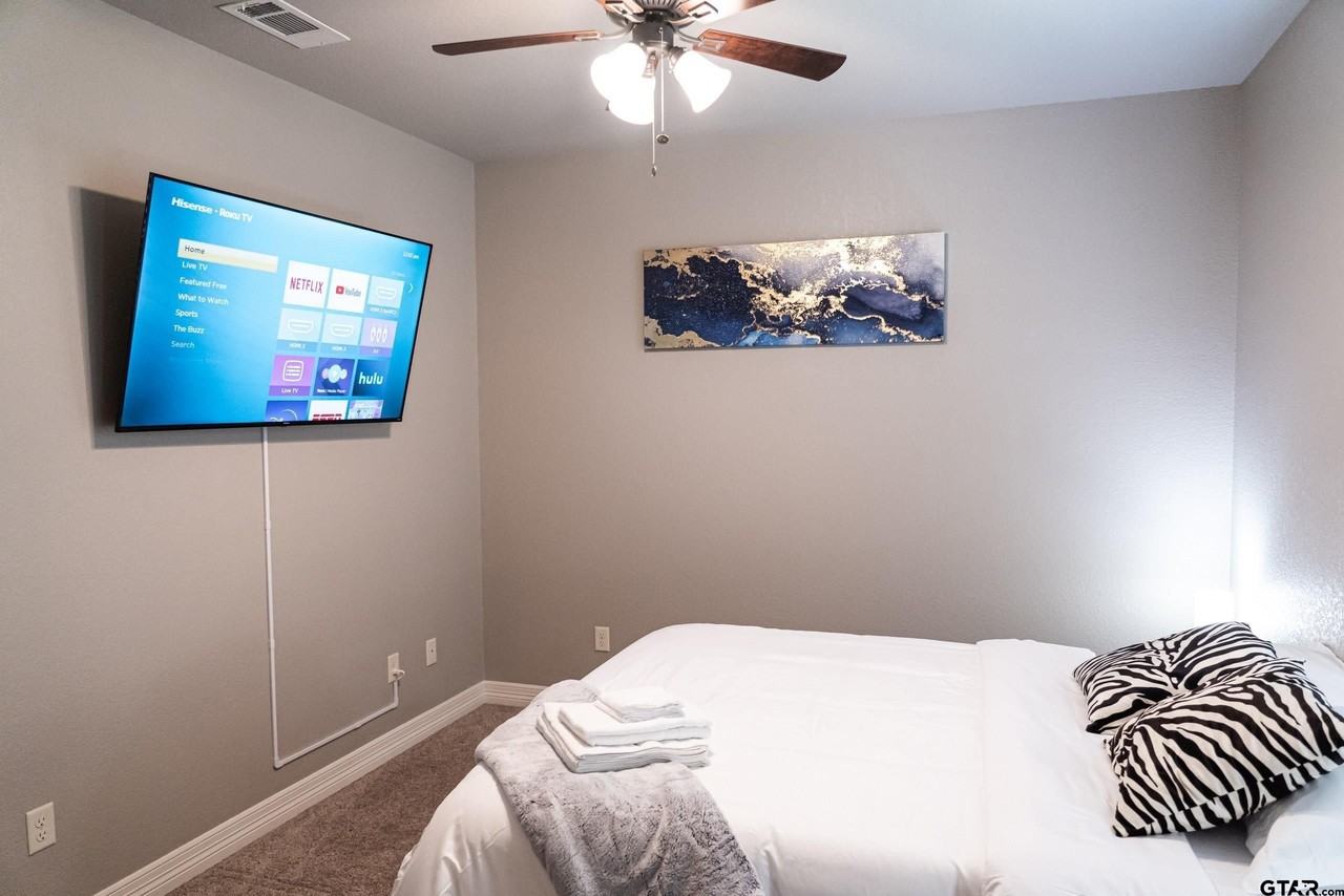 7352 Kingsport Ln - Photo 5 of 45