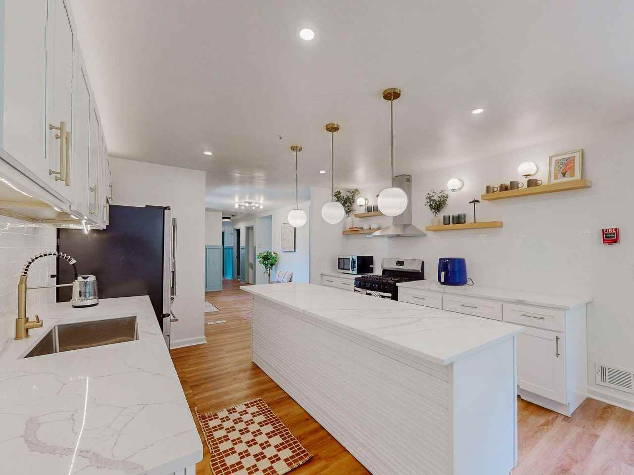 Poplar St - Photo 2 of 7