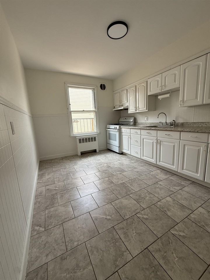 119 Hobart Ave #2 - Photo 3 of 11