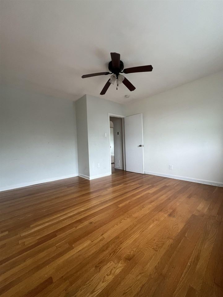 119 Hobart Ave #2 - Photo 6 of 11