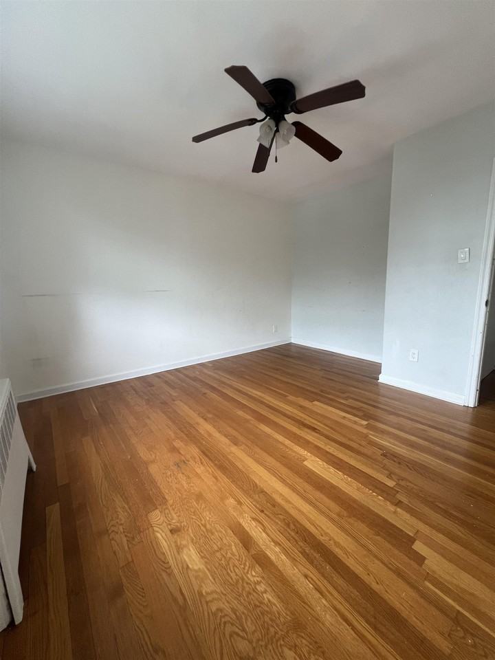 119 Hobart Ave #2 - Photo 7 of 11