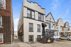 featured image of 327 Danforth Ave #B1