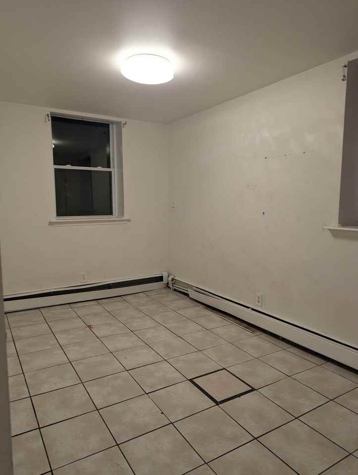 327 Danforth Ave #B1 - Photo 3 of 6