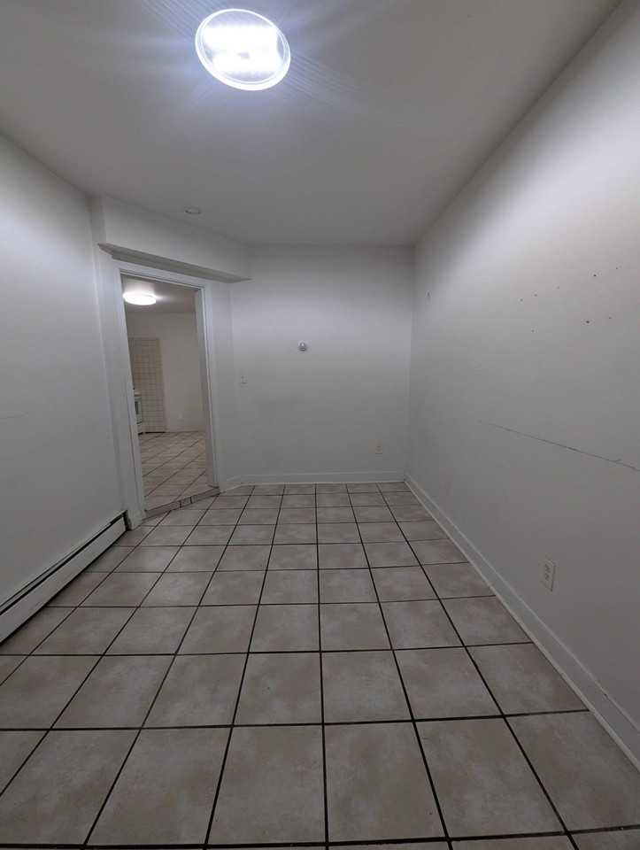 327 Danforth Ave #B1 - Photo 4 of 6