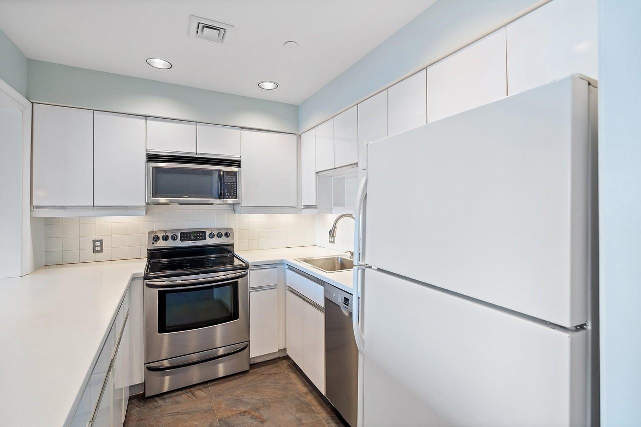 100 Shearwater Ct E #64 - Photo 3 of 35