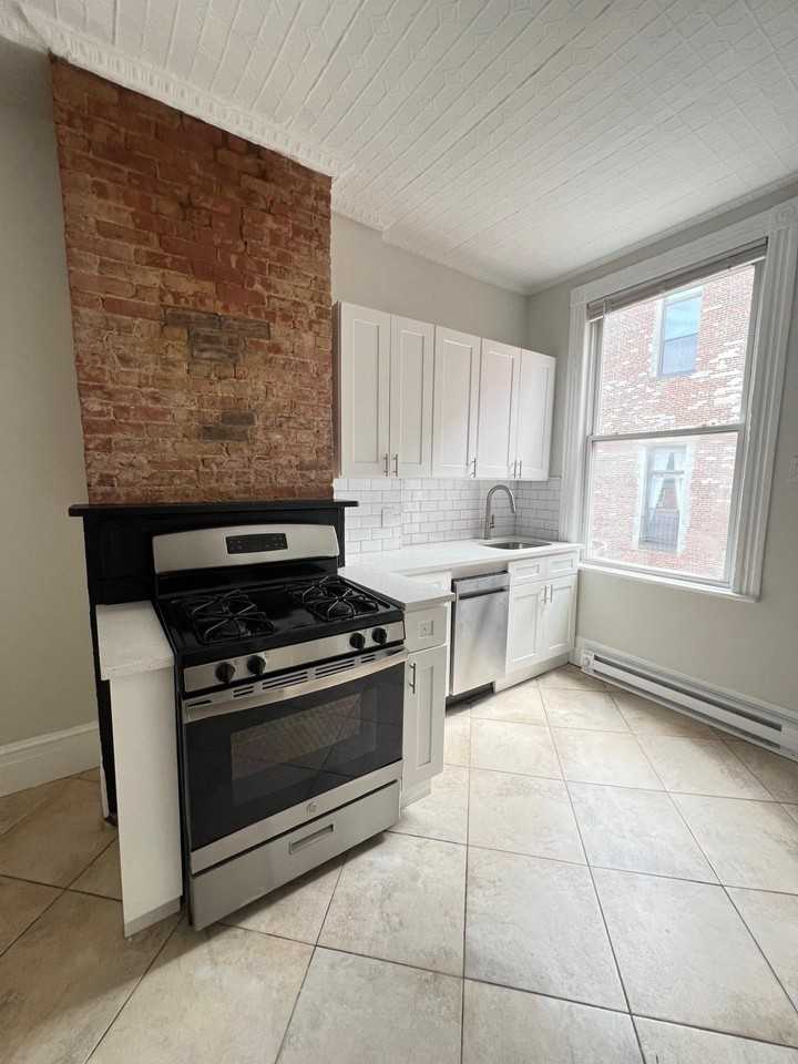492 Monmouth St #3L - Photo 7 of 27