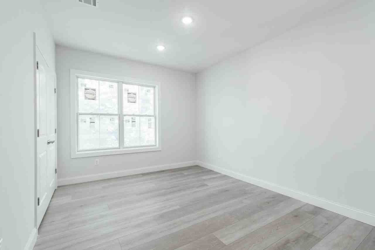 144 Bergen Ave #3F - Photo 6 of 16