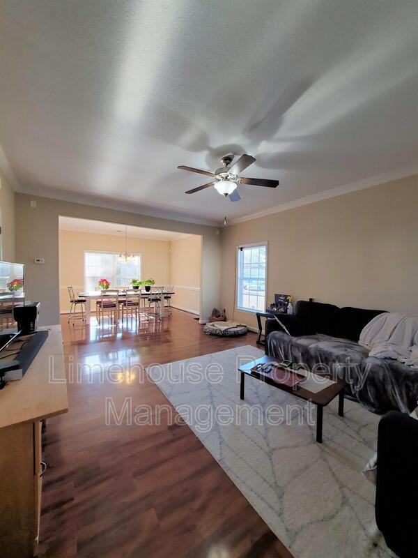 2001 Pershing Ave - Photo 2 of 14